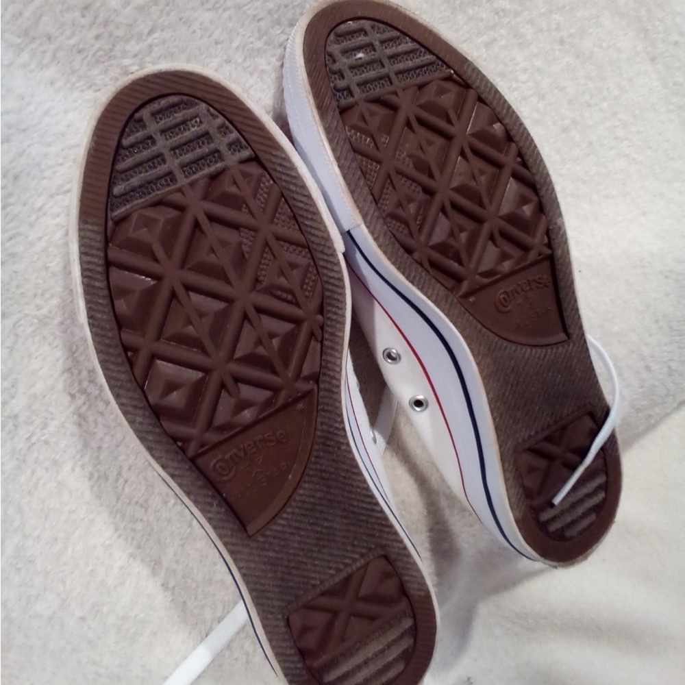 Converse womans size 8 sneakers chick Taylor’s